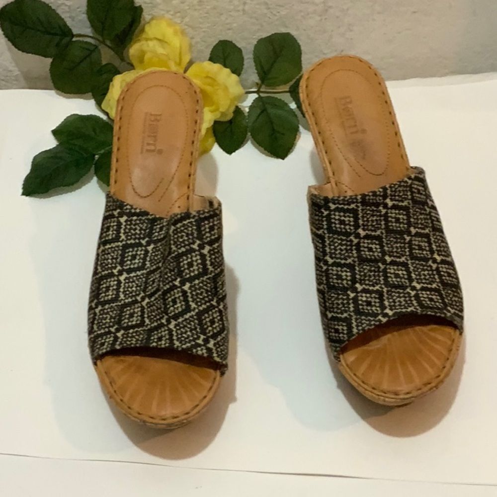 BORN Women's Brown Leather Wedge Summer Sandals size 11/43